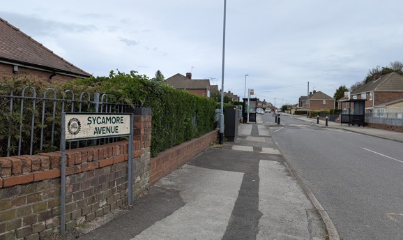 a street sign that reads sycamore avenue 