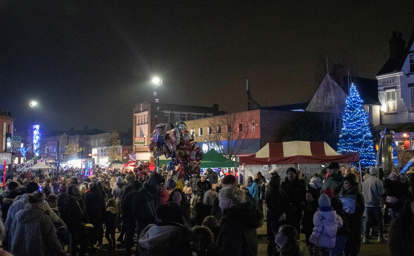 Crowds on Hucknall High Street at the Christmas light switch on event 