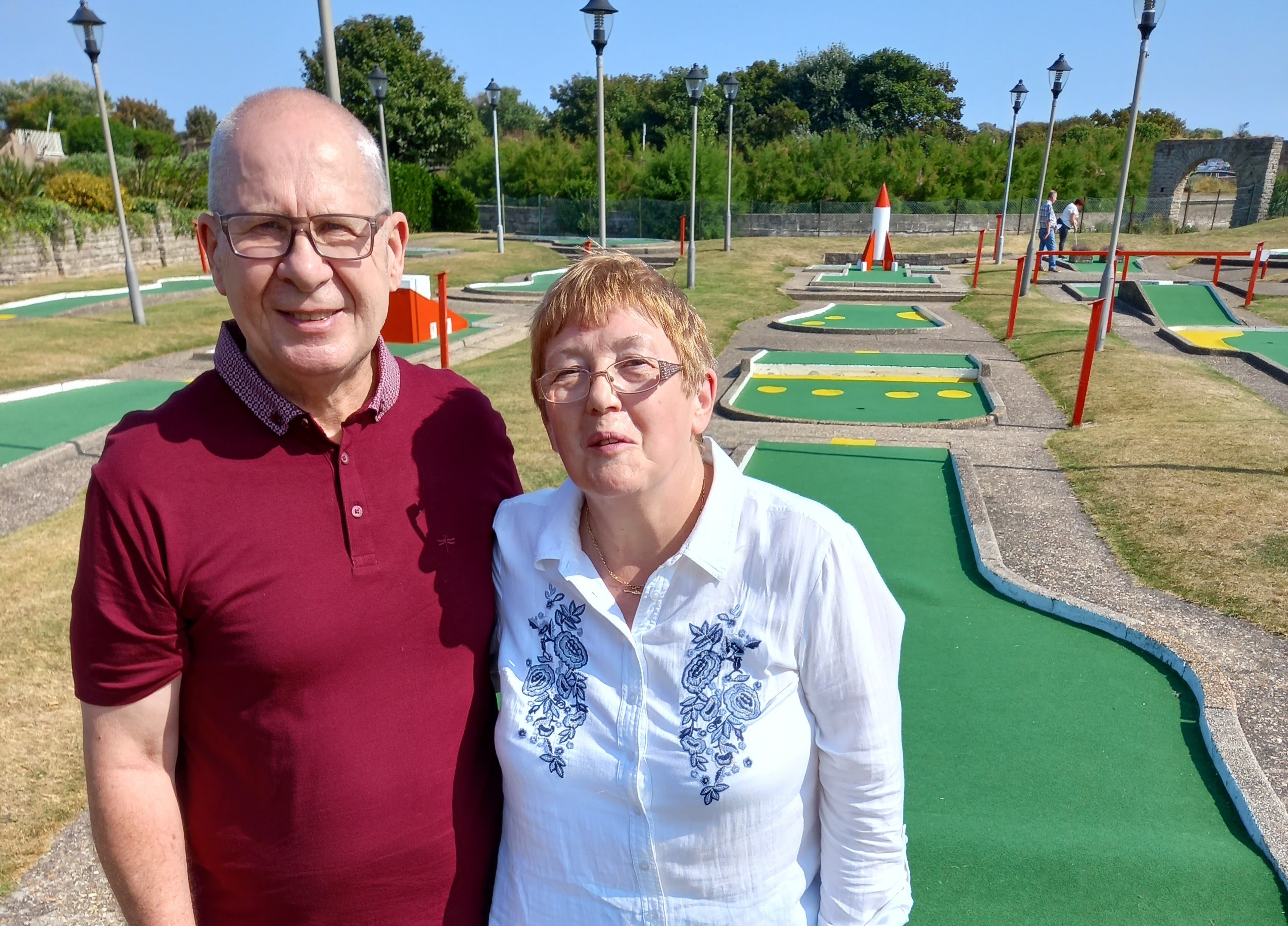 Nigel Jackson and Sue Jackson at a golf course