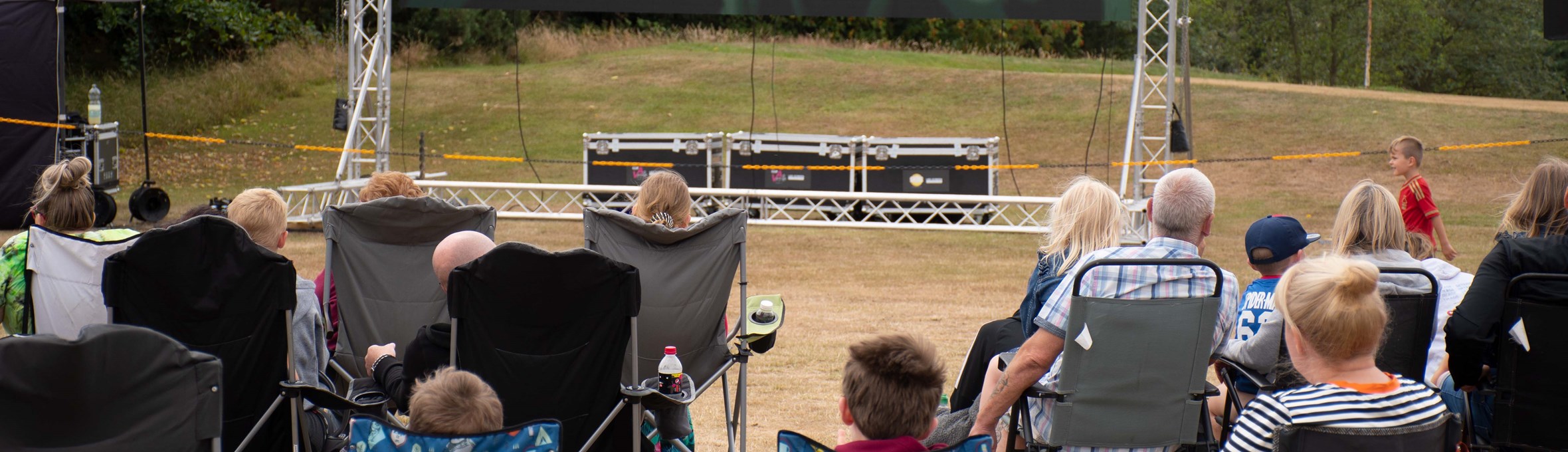 crowds watching the big screen on selston country park 