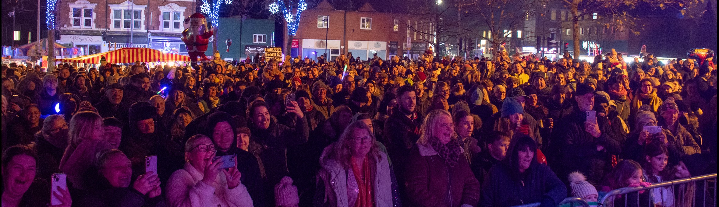 Thousands of people in the crowd at Hucknall Christmas event 