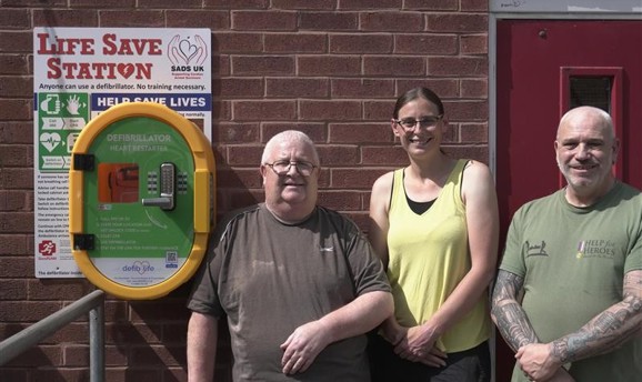 Cllr Helen-Ann Smith with residents of Stanton Hill by a newly installed defibrillator