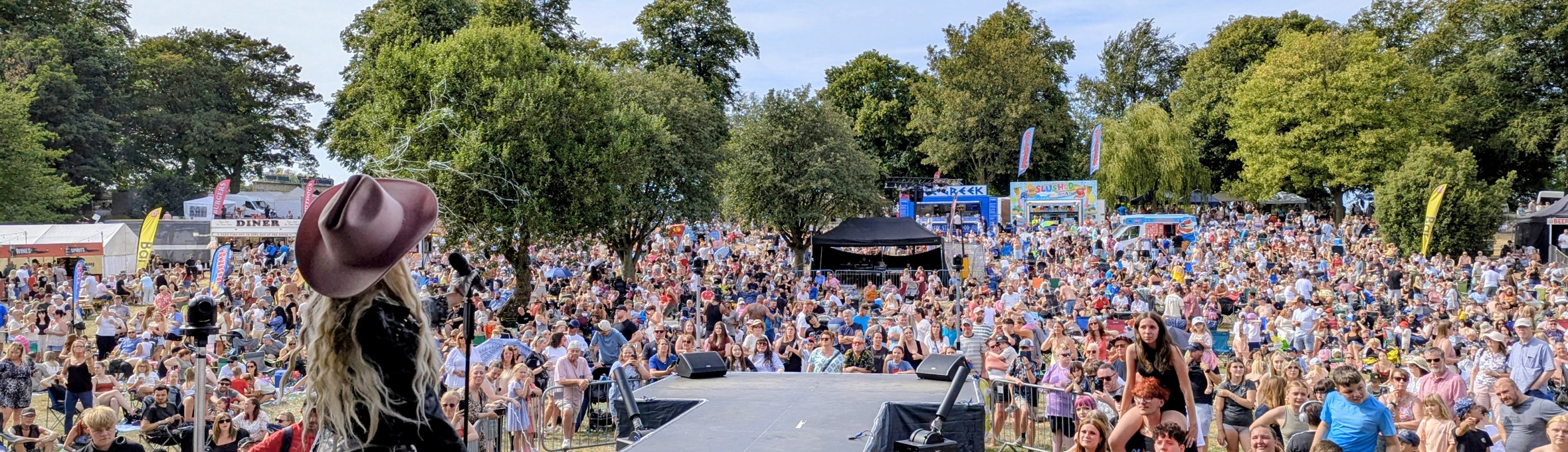 Thousands of people watch a tribute act on stage at Ashfield Show 2026