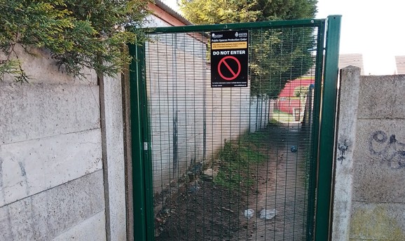 A gated alleyway in Coxmoor estate